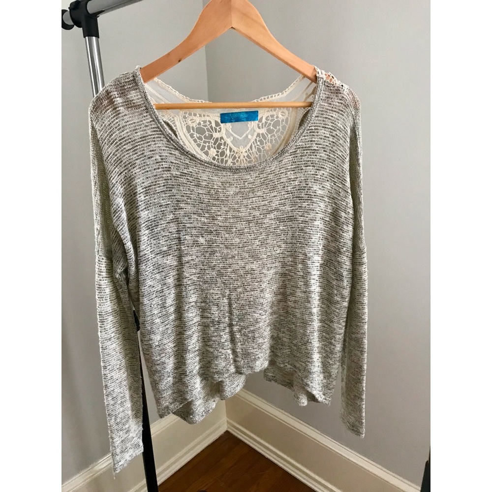 Long sleeve shirt with beautiful back detail